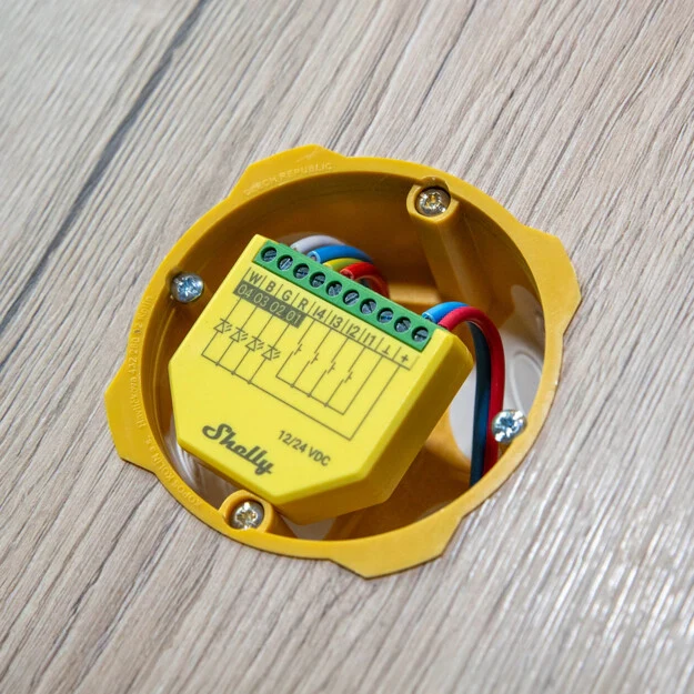 Shelly Plus RGBW PM - Módulo para Fita de Leds WiFi/BT - Image 2